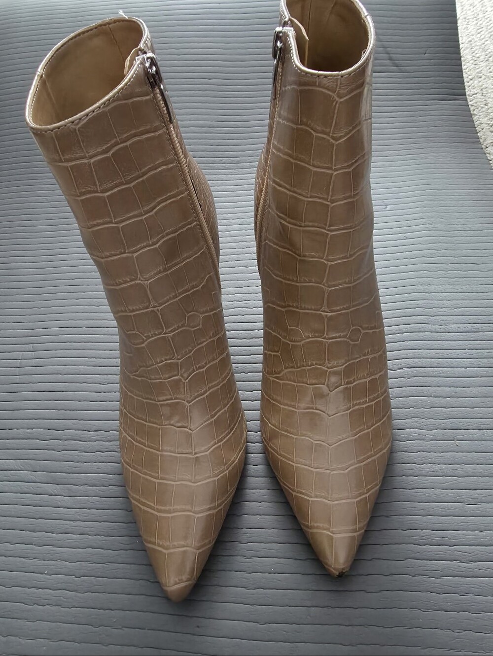 Nine West Fayhla Pointy Toe Booties Light Natural Embossed Croco, Size 10